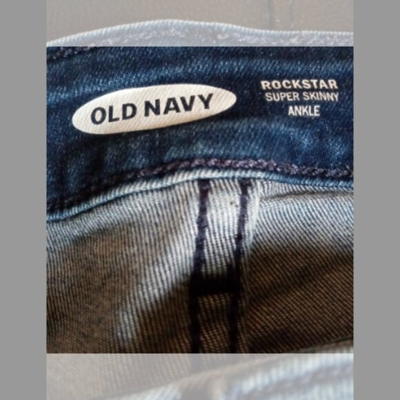 Old Navy Distressed Rockstar Super Skinny - Picture 2 of 6